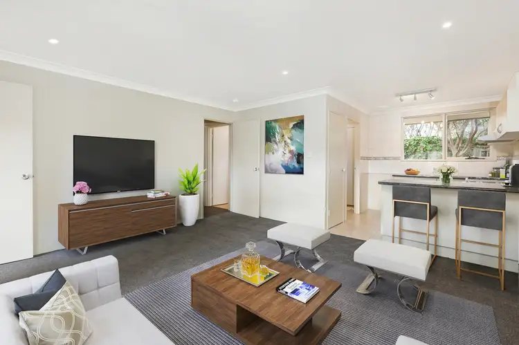 2/15 Lucerne Avenue, Mornington VIC 3931