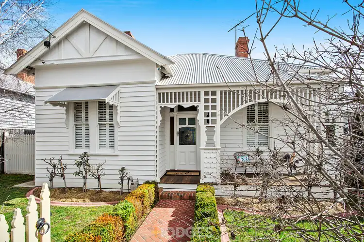 4 Cumberland Street, Newtown VIC 3220
