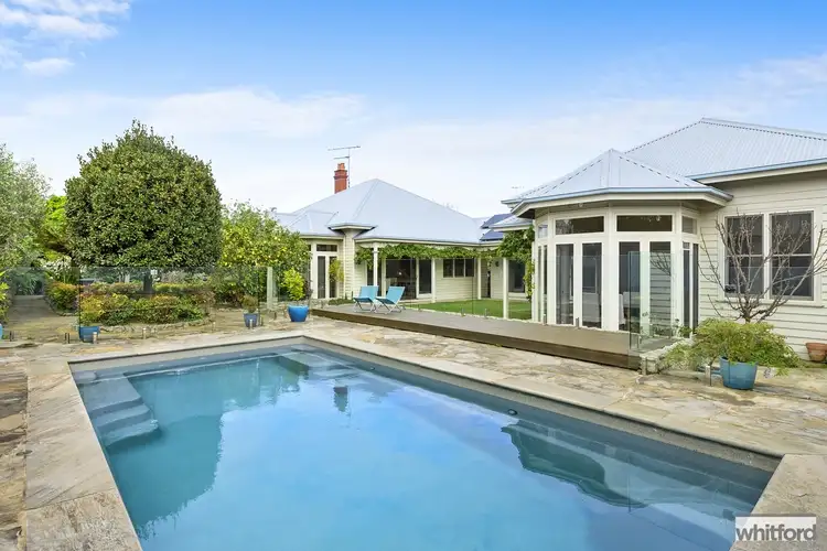 4 Wallace Street, Newtown VIC 3220