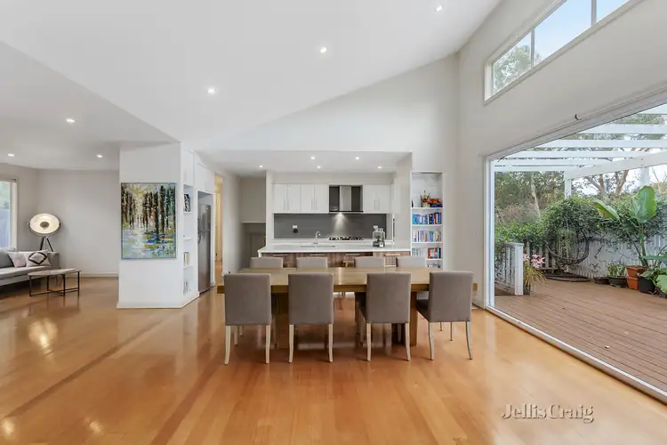 2/5 Calrossie Avenue, Montmorency VIC 3094