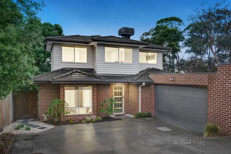 2/11 Reichelt Avenue, Montmorency VIC 3094