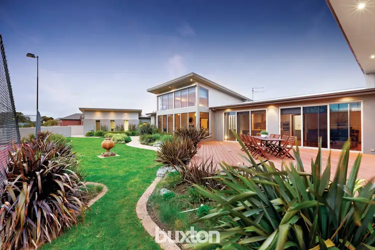 9 Pages Court, Mount Clear VIC 3350