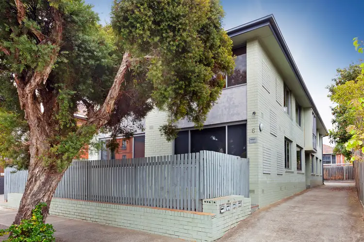 2/6 Robert Street, Elwood VIC 3184