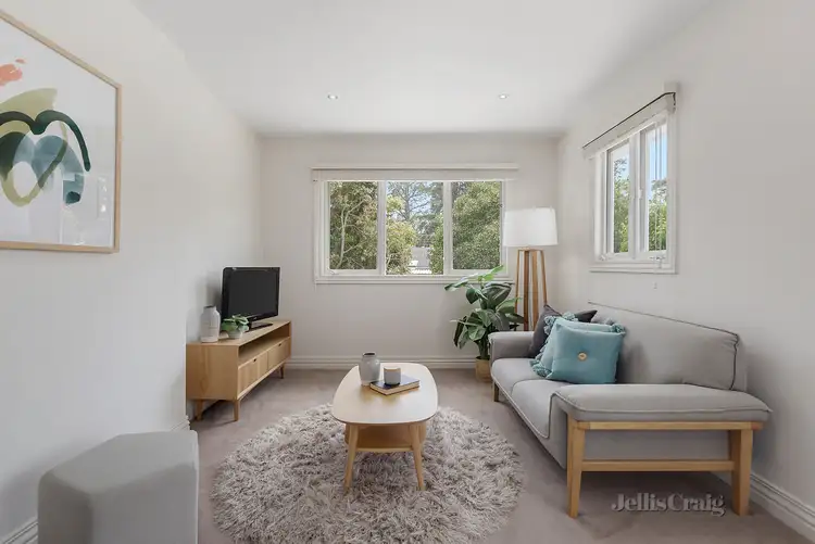 Fifth view of Homely house listing, 2 Lucknow Court, Mitcham VIC 3132