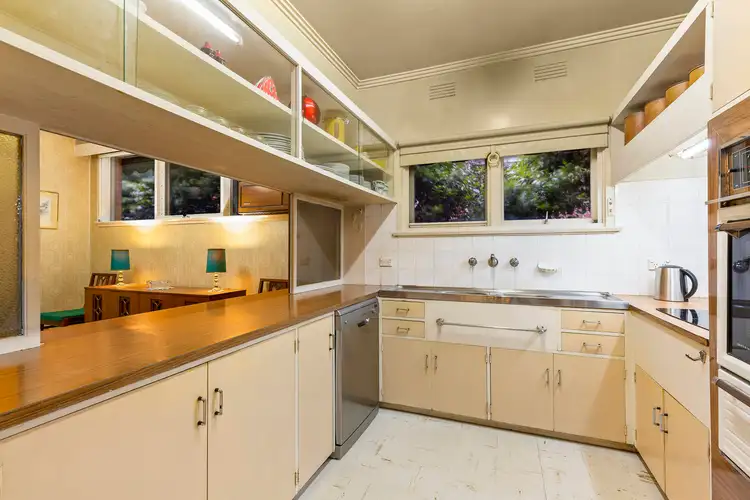 Fifth view of Homely house listing, 10 Theresa Street, Bentleigh VIC 3204