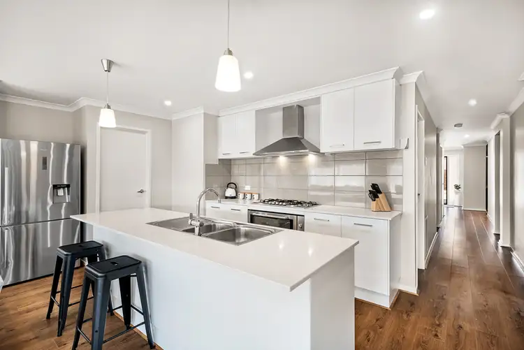 6 Nesci Street, Doreen VIC 3754