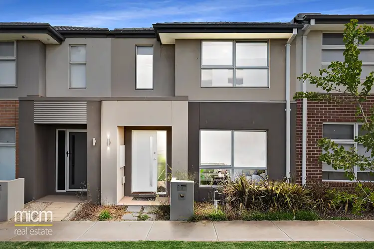 8 Amboy Walk, Point Cook VIC 3030