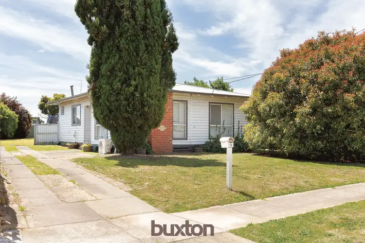 37 Maple Avenue, Wendouree VIC 3355