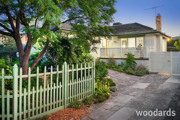 33 Cherry Orchard Rise, Box Hill North VIC 3129