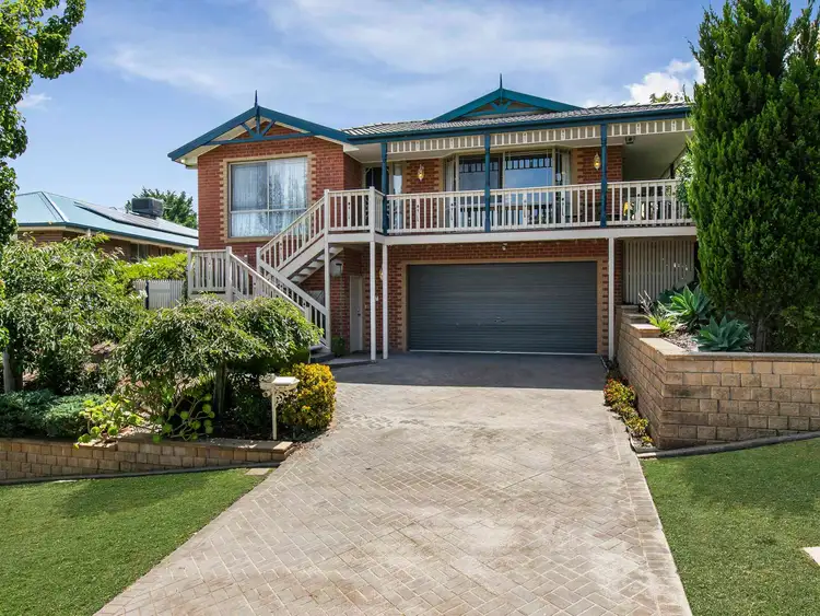 2 McInnes Court, Pakenham VIC 3810