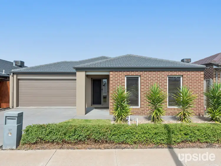 37 Blundy Boulevard, Clyde North VIC 3978
