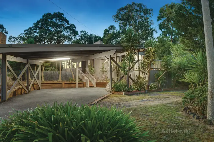 17 Meadow Crescent, Montmorency VIC 3094