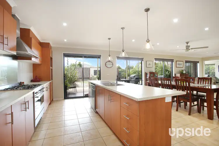 8 Dale Court, Mount Martha VIC 3934