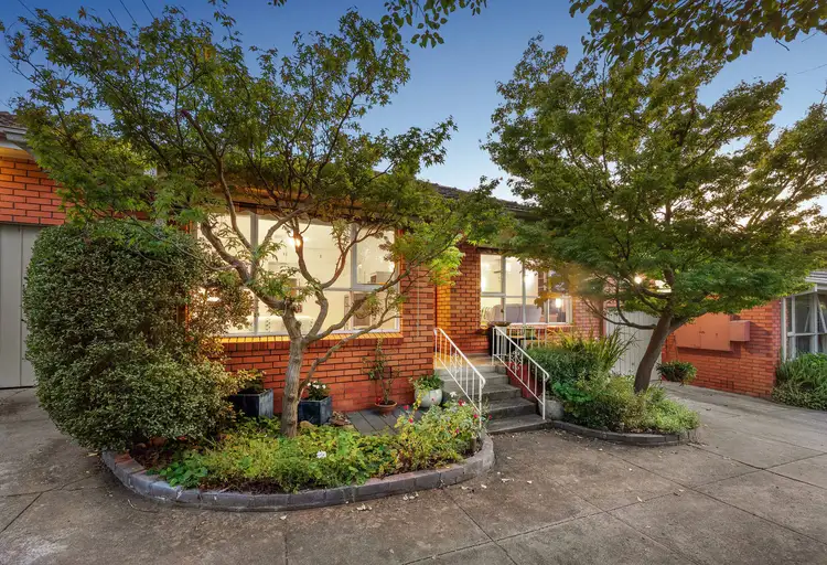 2/2 Willow Grove, Canterbury VIC 3126