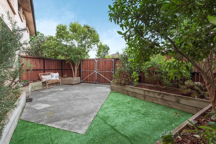 2/23 Elizabeth Street, Bentleigh East VIC 3165