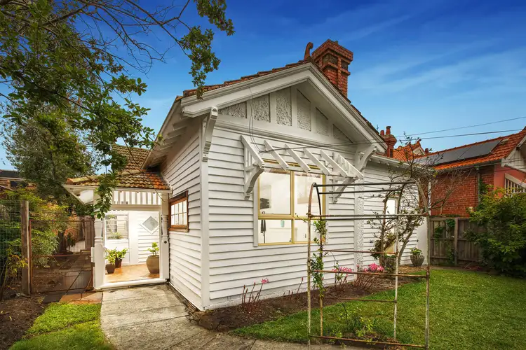 9 Shirley Grove, St Kilda East VIC 3183