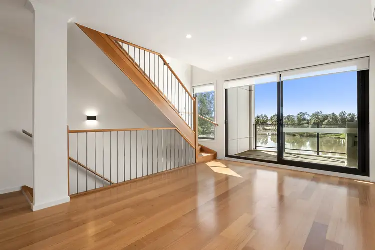 1/70 Hazel Glen  Drive, Doreen VIC 3754