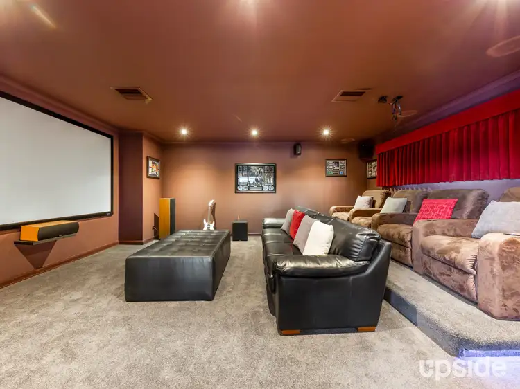 15 Holly Court, Gowanbrae VIC 3043