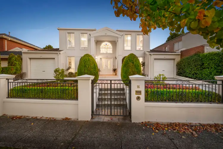 16 Lachlan Grange, Bulleen VIC 3105