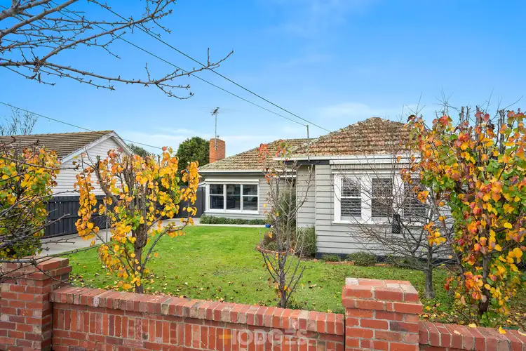 9 Little Avenue, Hamlyn Heights VIC 3215