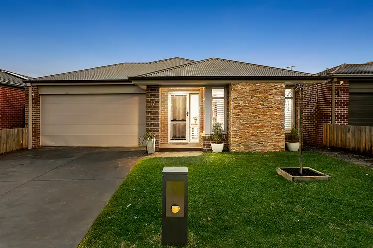 17 Shoal Circuit, Doreen VIC 3754