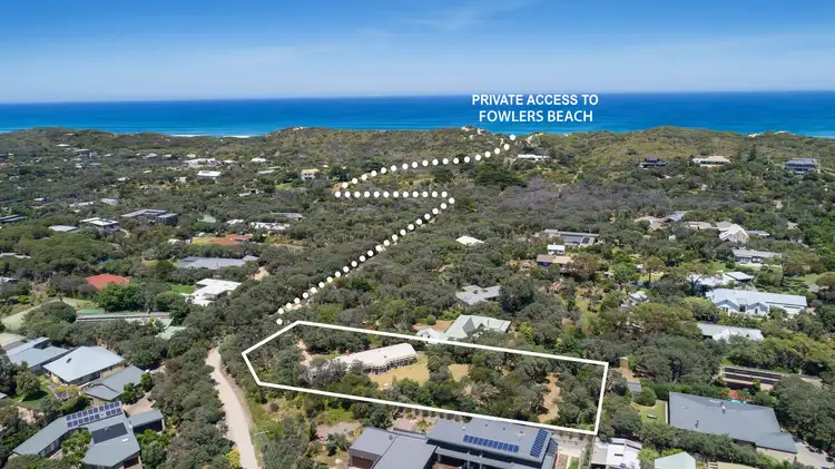 16 Roseville Avenue, Blairgowrie VIC 3942