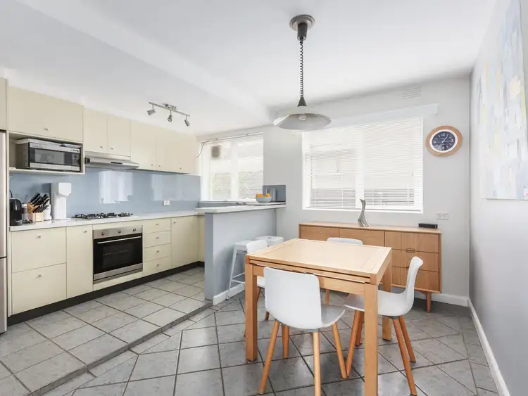Sixth view of Homely apartment listing, 2/13 Phillip Street, Bentleigh VIC 3204