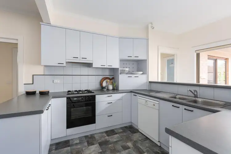 Sixth view of Homely house listing, 2 Earlsfield Road, Hampton VIC 3188