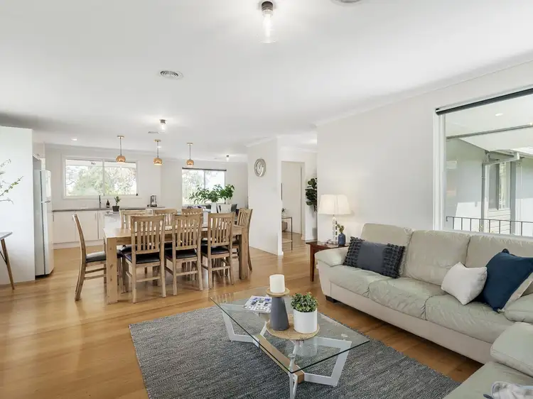 Second view of Homely house listing, 5 Amanda Court, Yallambie VIC 3085