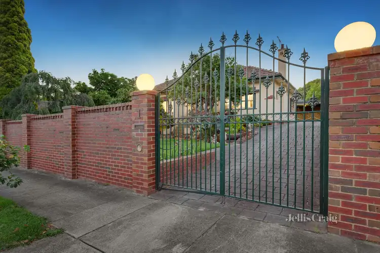 1 Joyous Gard Court, Murrumbeena VIC 3163