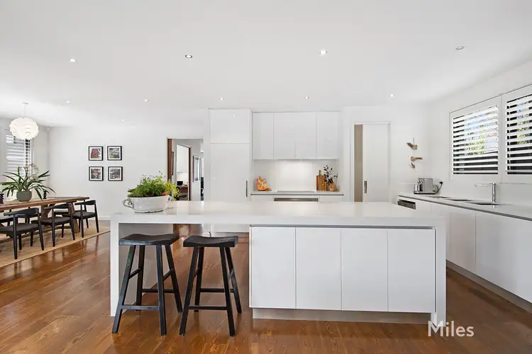 6 Crestwood Avenue, Macleod VIC 3085