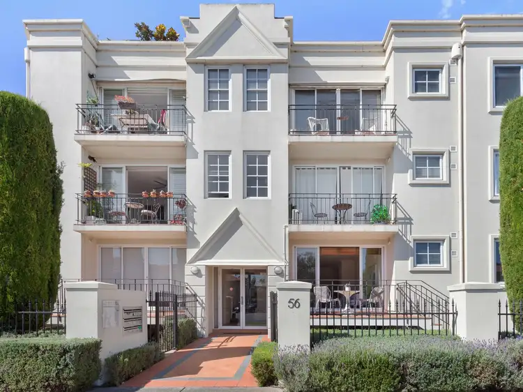 27/56 Beach Road, Hampton VIC 3188