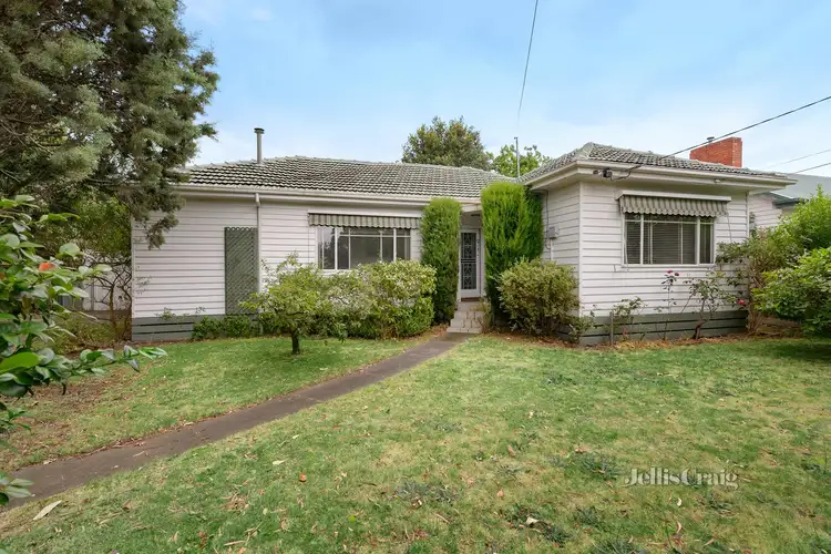 27 Donald Street, Blackburn South VIC 3130