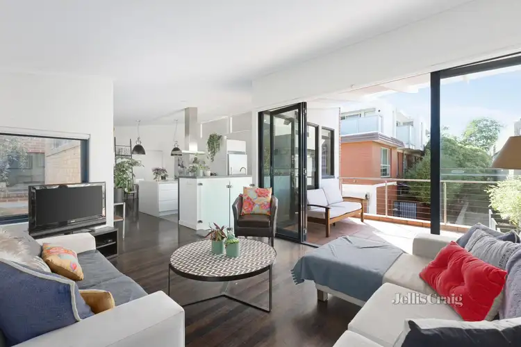 3/4 Docker Street, Elwood VIC 3184