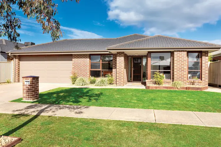 21 Deakin Drive, Delacombe VIC 3356