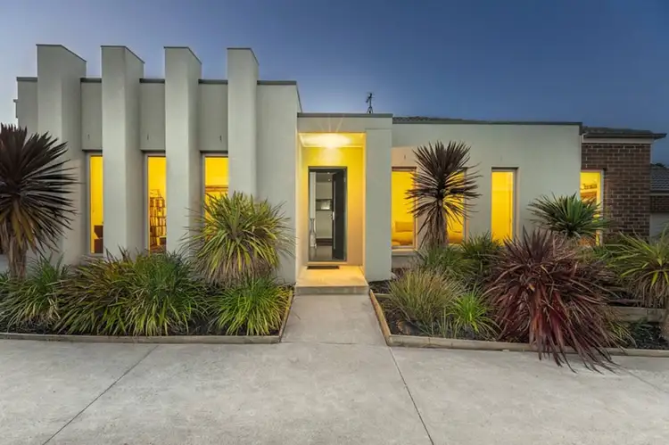 2/14 Shakespeare Avenue, Mount Helen VIC 3350