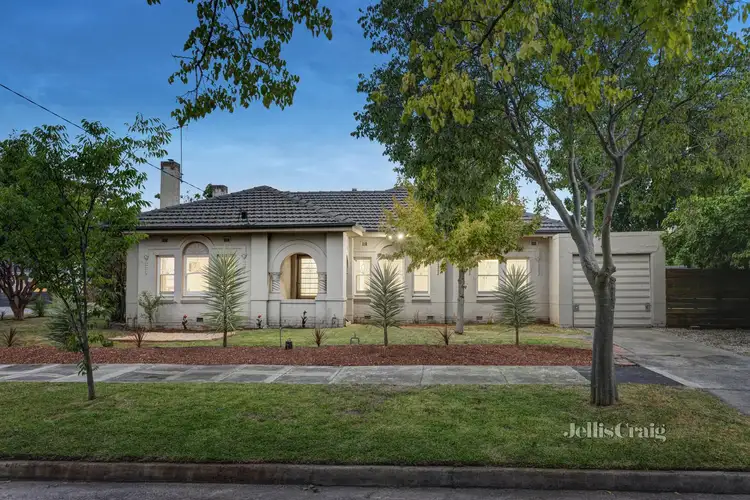6 Cairnes Crescent, Malvern East VIC 3145