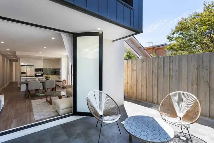 2/34 Pine Avenue, Elwood VIC 3184