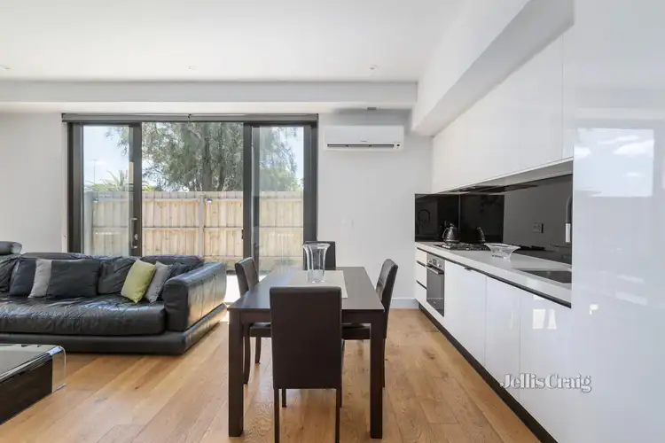 Fourth view of Homely apartment listing, 2/13 Quinns Road, Bentleigh East VIC 3165