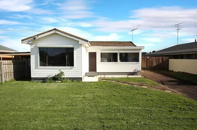 32 Rennie Street