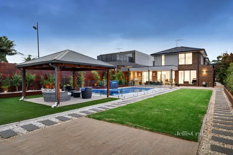 18 Ludstone Street, Hampton VIC 3188