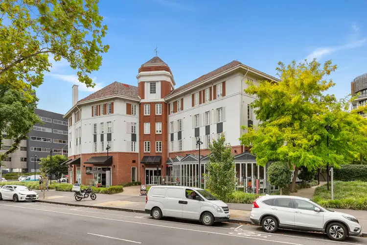 9 Commercial Road