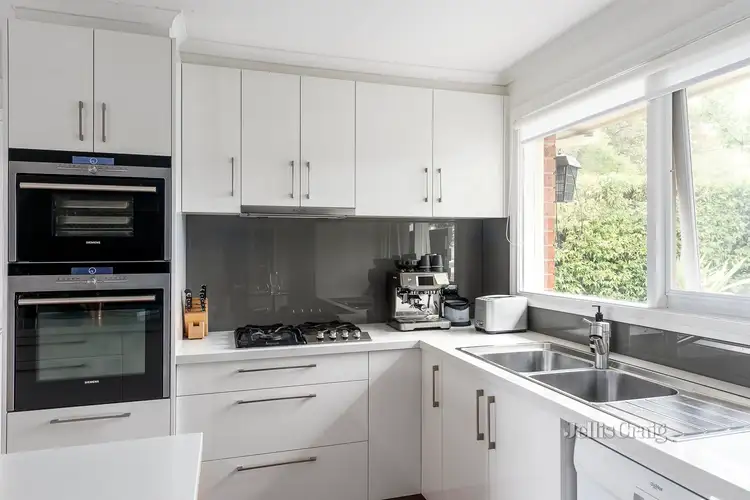 Fifth view of Homely villa listing, 1/15 Hemingford Road, Bentleigh East VIC 3165