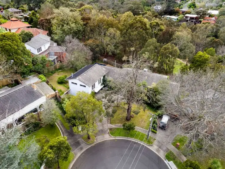 Second view of Homely house listing, 5 Warren Court, Mount Waverley VIC 3149