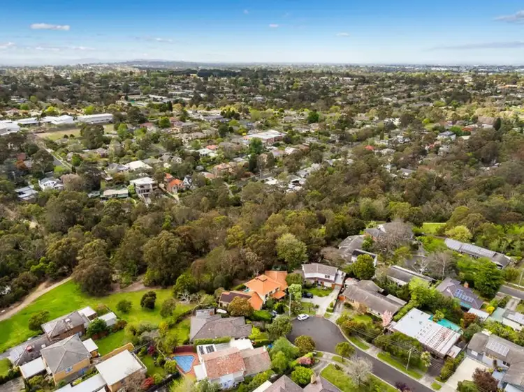 Fourth view of Homely house listing, 5 Warren Court, Mount Waverley VIC 3149
