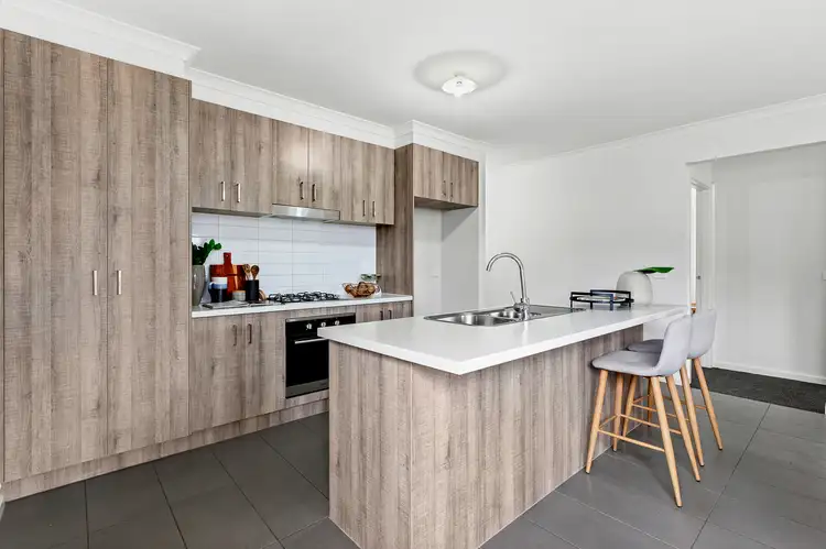 Second view of Homely house listing, 5 Erindale Rise, Mernda VIC 3754