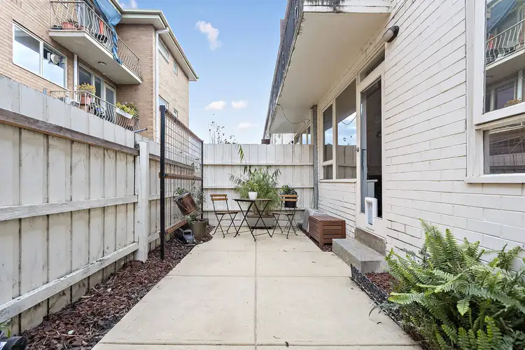 2/77 Edgar Street North, Glen Iris VIC 3146