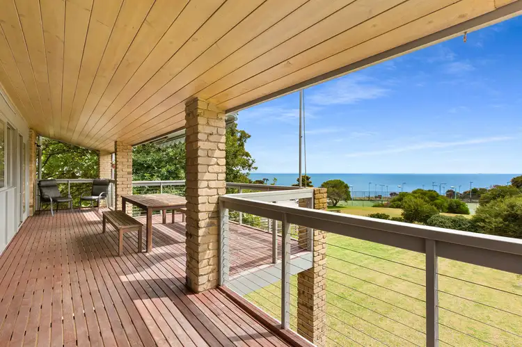 7 Rosserdale Crescent