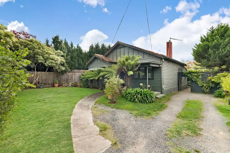 15 Rothesay Avenue, Malvern East VIC 3145