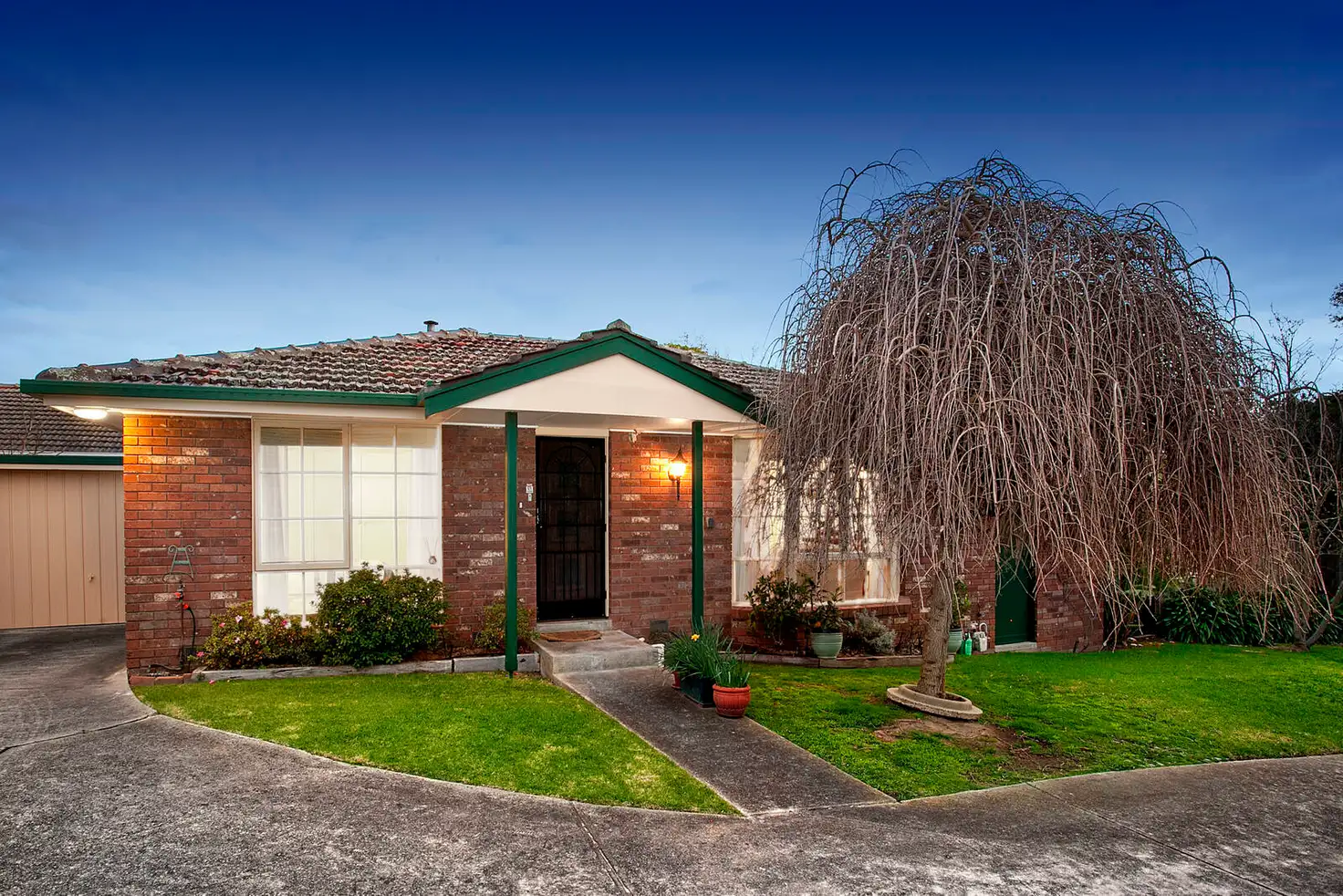 Main view of Homely unit listing, 2/17 Raymond Street, Ashwood VIC 3147